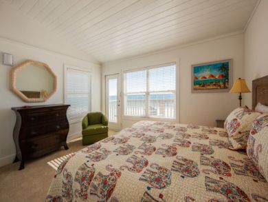 Location Location 10 Bedroom Home Sleeps 36 with Pool