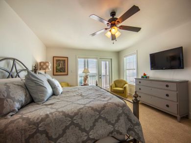 Location Location 10 Bedroom Home Sleeps 36 with Pool