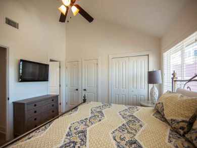 Location Location 10 Bedroom Home Sleeps 36 with Pool