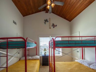 Location Location 10 Bedroom Home Sleeps 36 with Pool