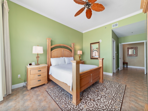 Luxury Gulf-Front 4-Bedroom Condo with Stunning Views on Pensacola Beach