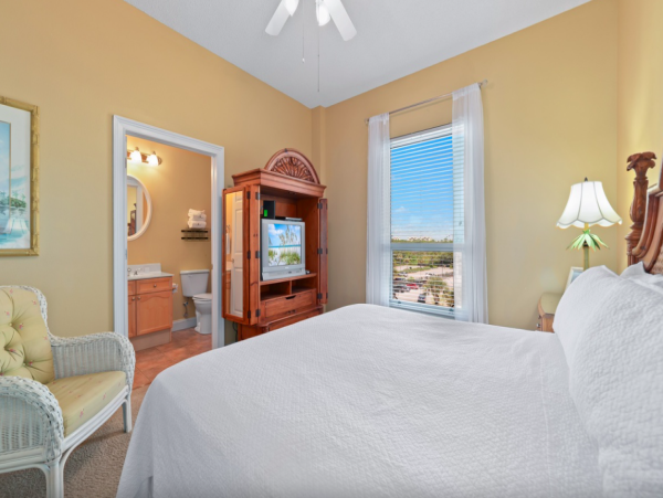 Luxury Gulf-Front 4-Bedroom Condo with Stunning Views on Pensacola Beach