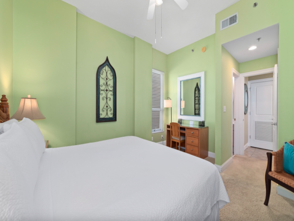 Luxury Gulf-Front 4-Bedroom Condo with Stunning Views on Pensacola Beach
