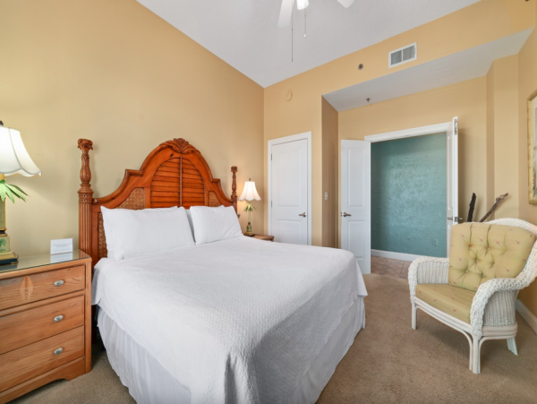 Luxury Gulf-Front 4-Bedroom Condo with Stunning Views on Pensacola Beach