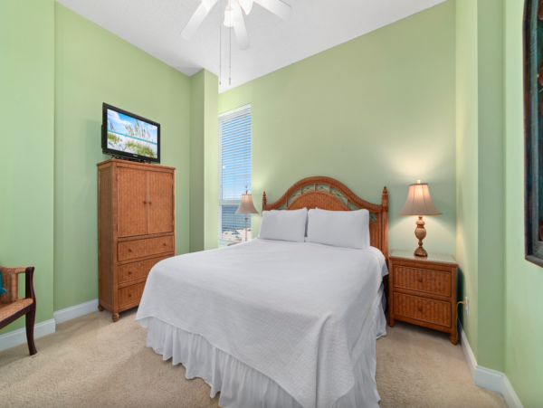 Luxury Gulf-Front 4-Bedroom Condo with Stunning Views on Pensacola Beach