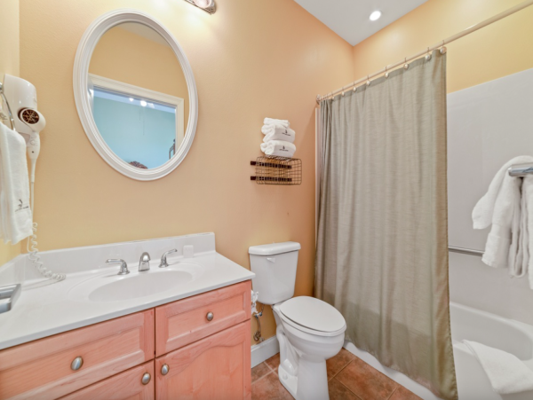 Luxury Gulf-Front 4-Bedroom Condo with Stunning Views on Pensacola Beach