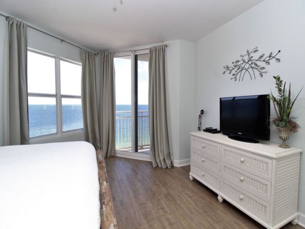 Vacation Condo in Pensacola Located on Beach 3 Bedrooms