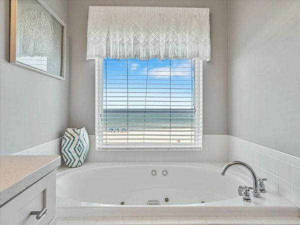 Beach Front 4 Bedroom Vacation Rental in Panama City Beach
