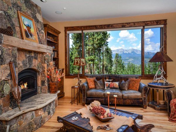 Six bedroom Mountain View Lodge With Hot Tub