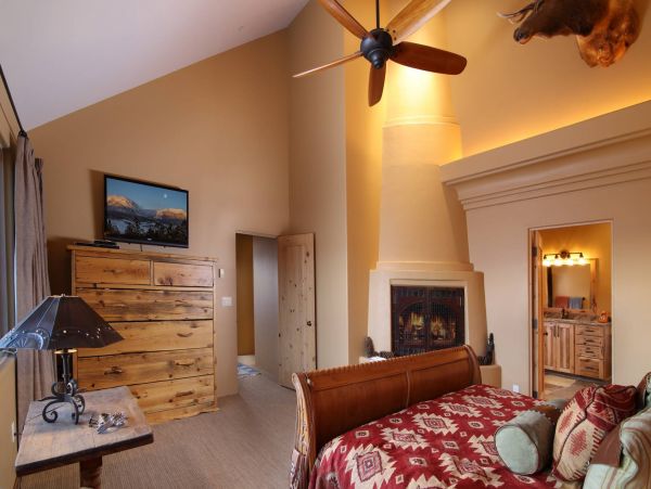 Six bedroom Mountain View Lodge With Hot Tub
