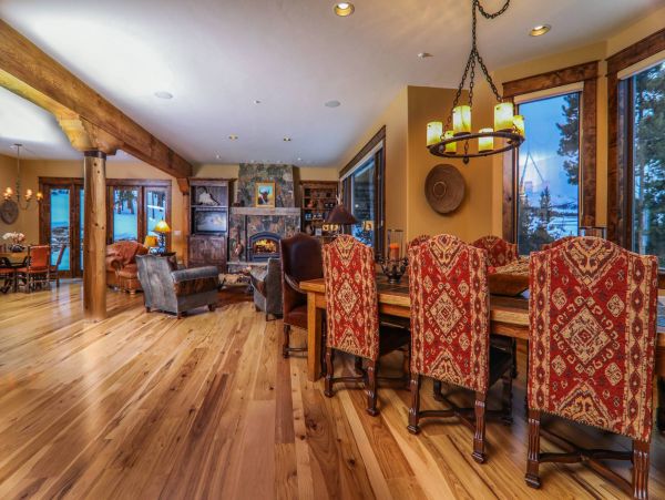 Six bedroom Mountain View Lodge With Hot Tub