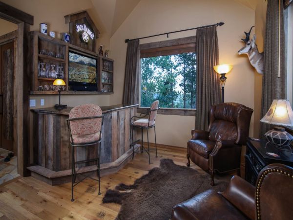 Six bedroom Mountain View Lodge With Hot Tub