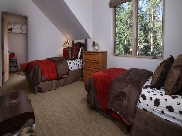 Six bedroom Mountain View Lodge With Hot Tub