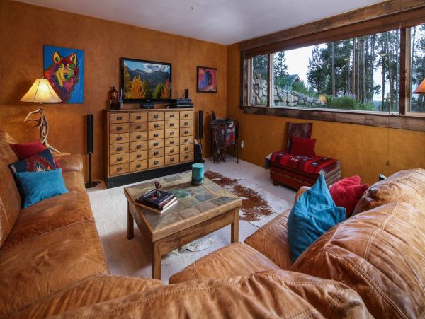 Six bedroom Mountain View Lodge With Hot Tub