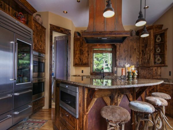 Six bedroom Mountain View Lodge With Hot Tub