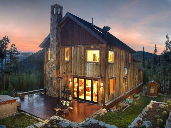 Six bedroom Mountain View Lodge With Hot Tub