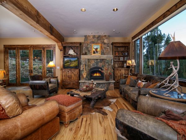 Six bedroom Mountain View Lodge With Hot Tub