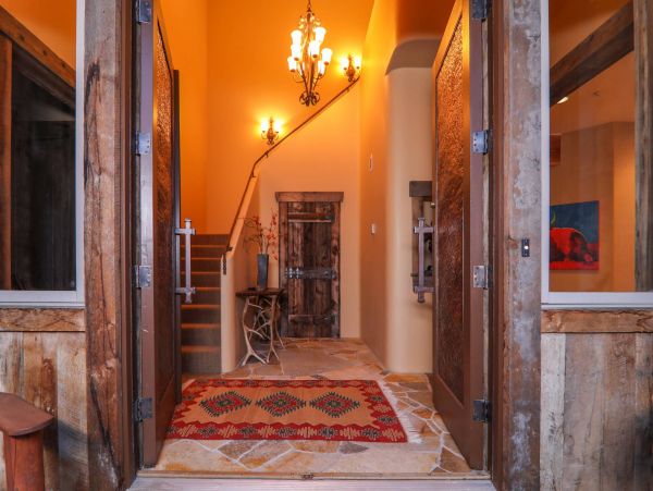Six bedroom Mountain View Lodge With Hot Tub
