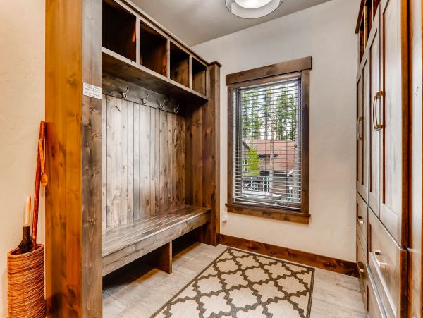 Beautiful Five Bedroom Minutes from Peak 8 Base