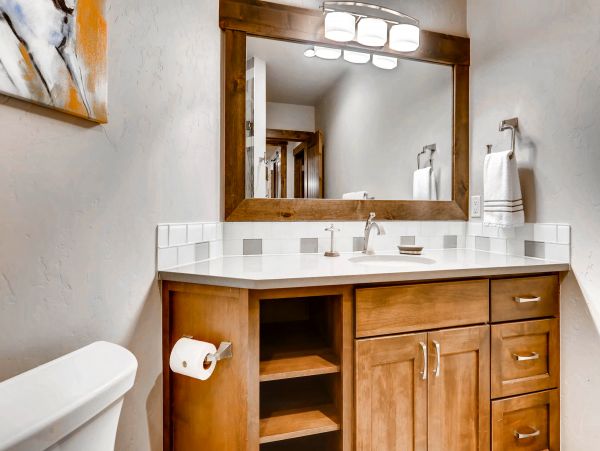 Beautiful Five Bedroom Minutes from Peak 8 Base