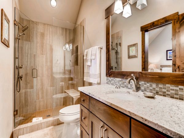 Beautiful Five Bedroom Minutes from Peak 8 Base