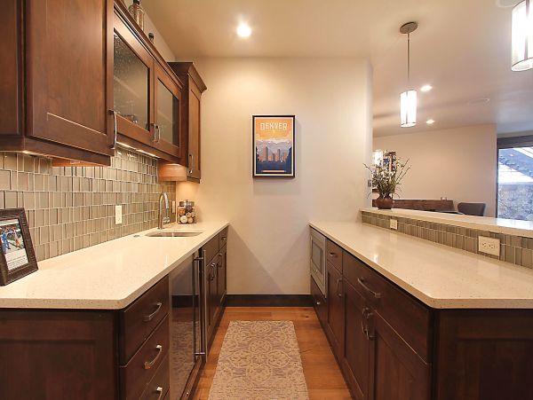 Beautiful Five Bedroom Minutes from Peak 8 Base