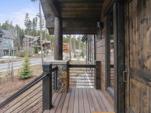 Beautiful Five Bedroom Minutes from Peak 8 Base