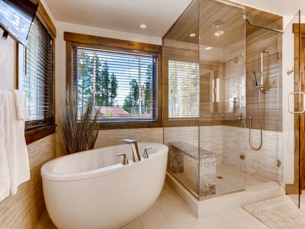 Beautiful Five Bedroom Minutes from Peak 8 Base