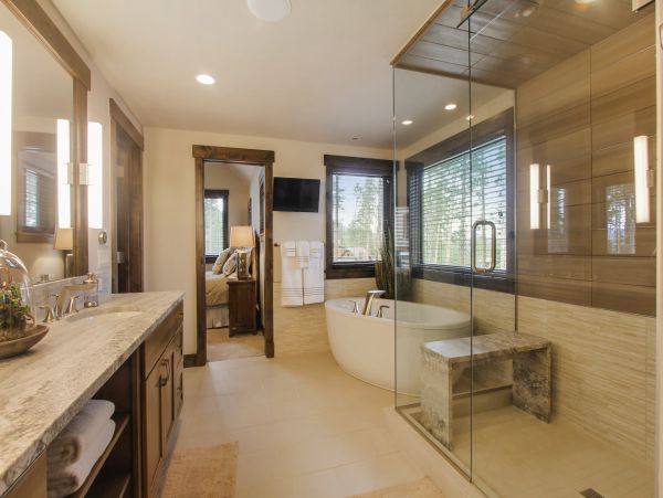 Beautiful Five Bedroom Minutes from Peak 8 Base