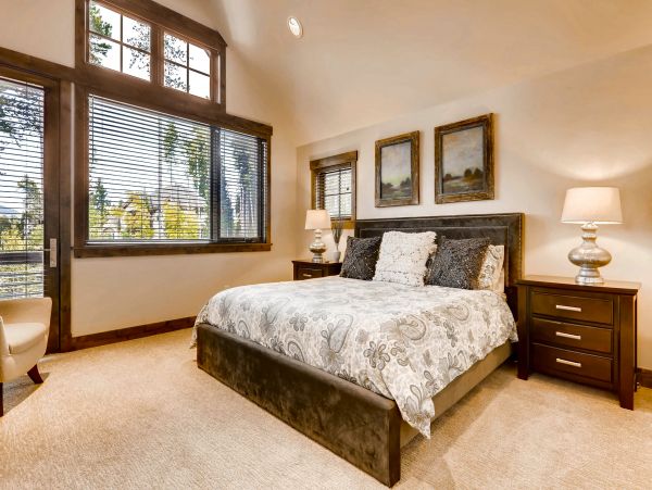 Beautiful Five Bedroom Minutes from Peak 8 Base