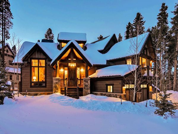 Beautiful Five Bedroom Minutes from Peak 8 Base