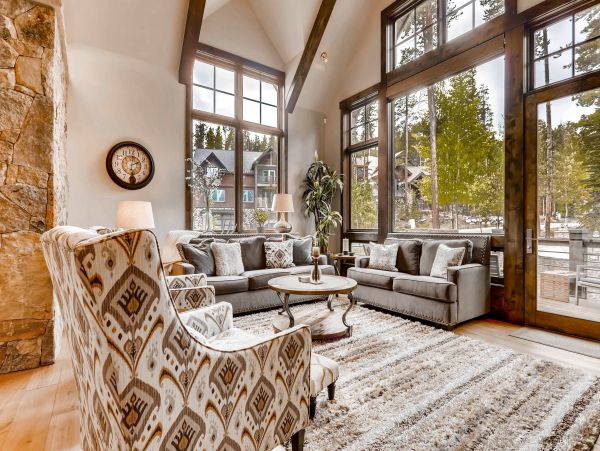 Beautiful Five Bedroom Minutes from Peak 8 Base