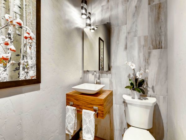 Beautiful Five Bedroom Minutes from Peak 8 Base