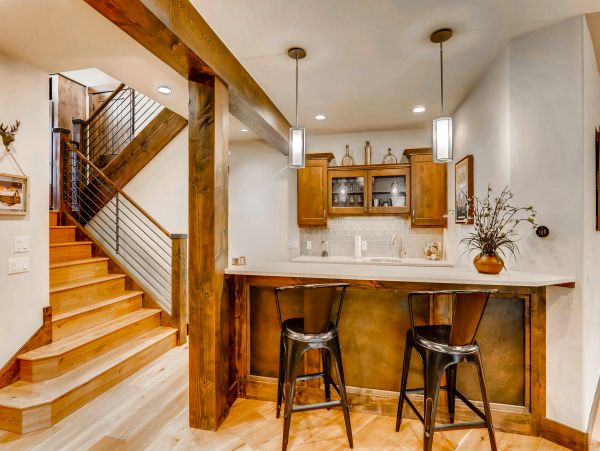 Beautiful Five Bedroom Minutes from Peak 8 Base