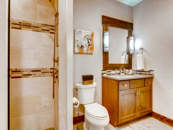 Beautiful Five Bedroom Minutes from Peak 8 Base