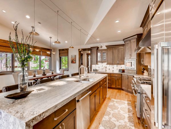 Beautiful Five Bedroom Minutes from Peak 8 Base