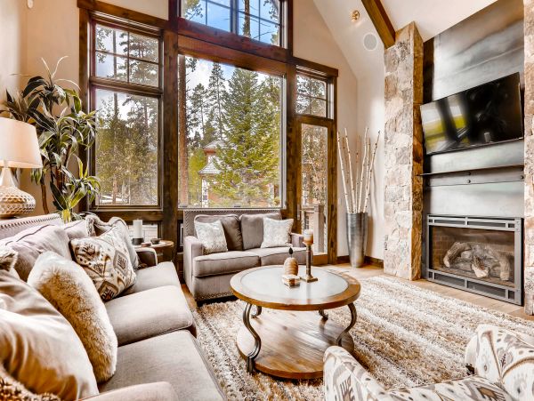 Beautiful Five Bedroom Minutes from Peak 8 Base