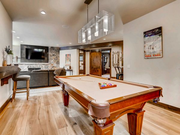 Beautiful Five Bedroom Minutes from Peak 8 Base