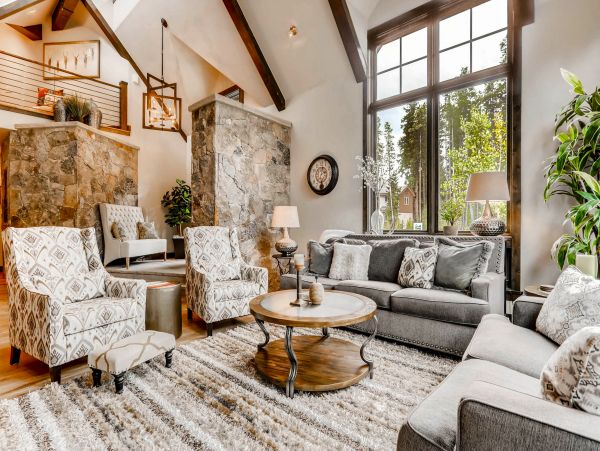 Beautiful Five Bedroom Minutes from Peak 8 Base