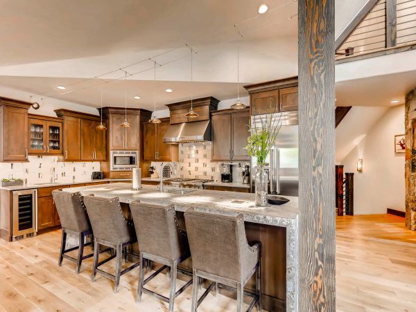 Beautiful Five Bedroom Minutes from Peak 8 Base