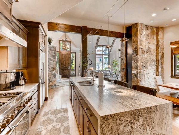 Beautiful Five Bedroom Minutes from Peak 8 Base