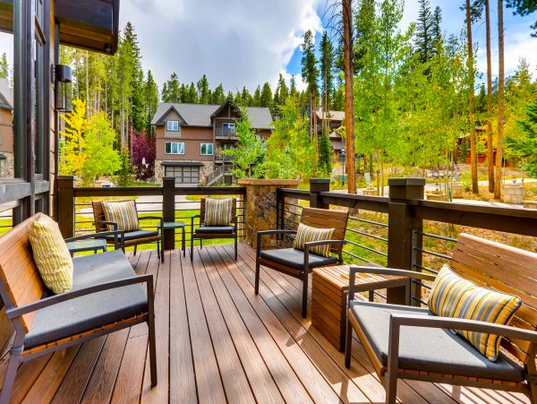 Beautiful Five Bedroom Minutes from Peak 8 Base