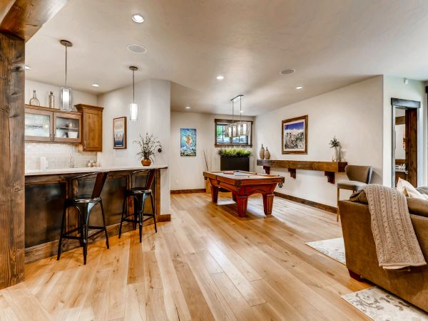 Beautiful Five Bedroom Minutes from Peak 8 Base