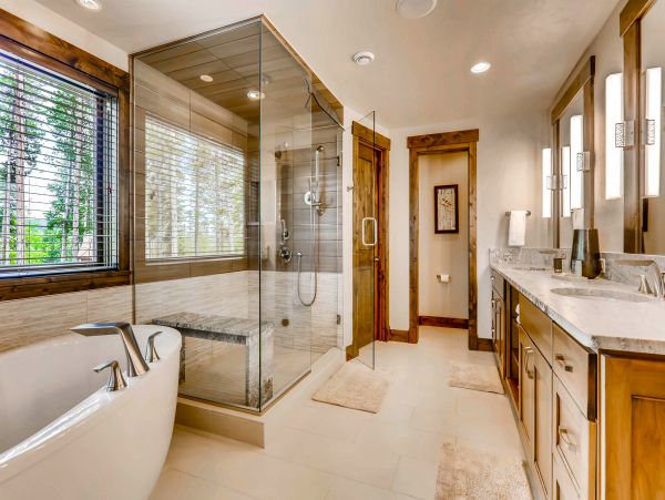 Beautiful Five Bedroom Minutes from Peak 8 Base