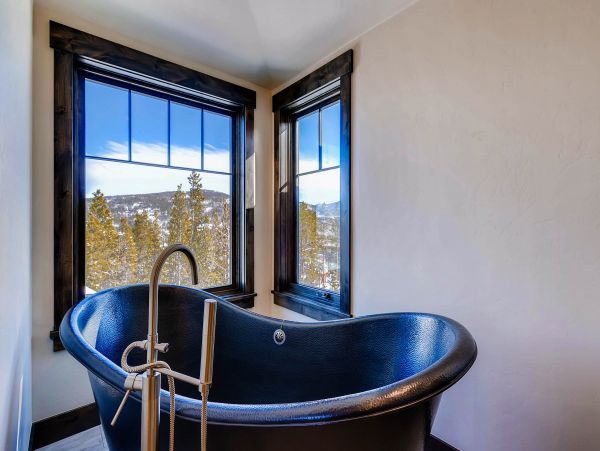 Ski in the Summit King Ensuite Soaking Tub