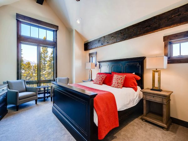 ki in the Summit King Suite - Sleeps 2 in one king bed