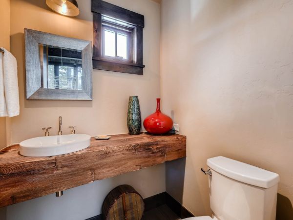  Powder bath on the upper level