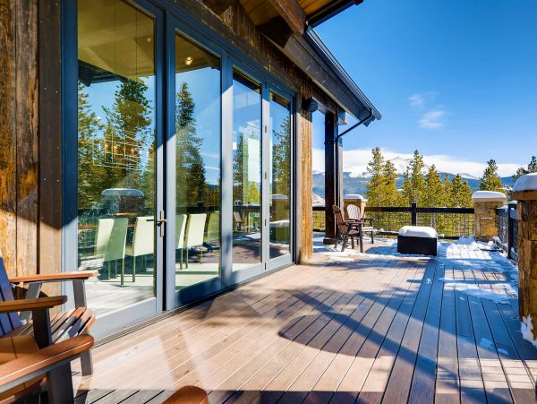 pper deck off the dining room. Enjoy the wall of windows which open to bring in the fresh mountain air