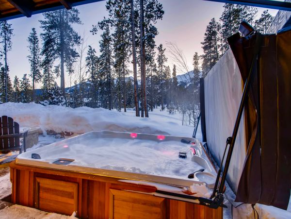 rivate hot tub while you take in the ski area views