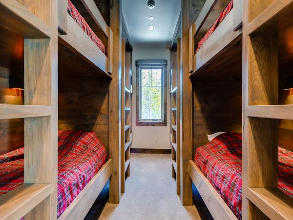  Mountain Top Bunk Suite - Sleeps 8 in four twin over twin bunk beds